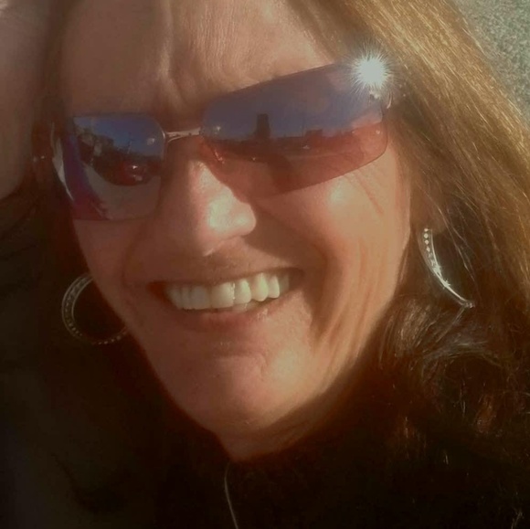 Meet your Posher, Sandi - Picture 4 of 4